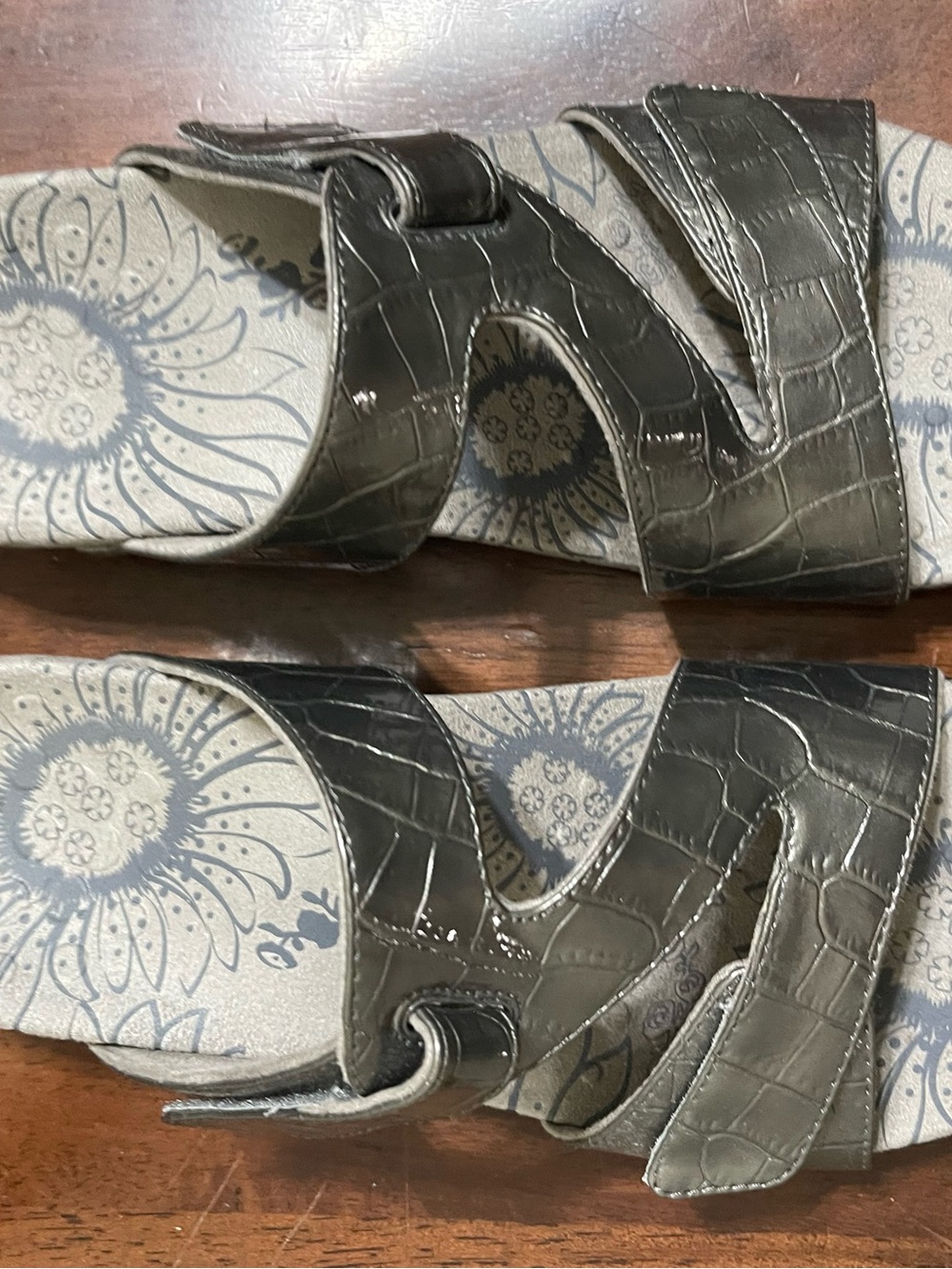 Vionic Olive Green Croc-Embossed Slide Sandals